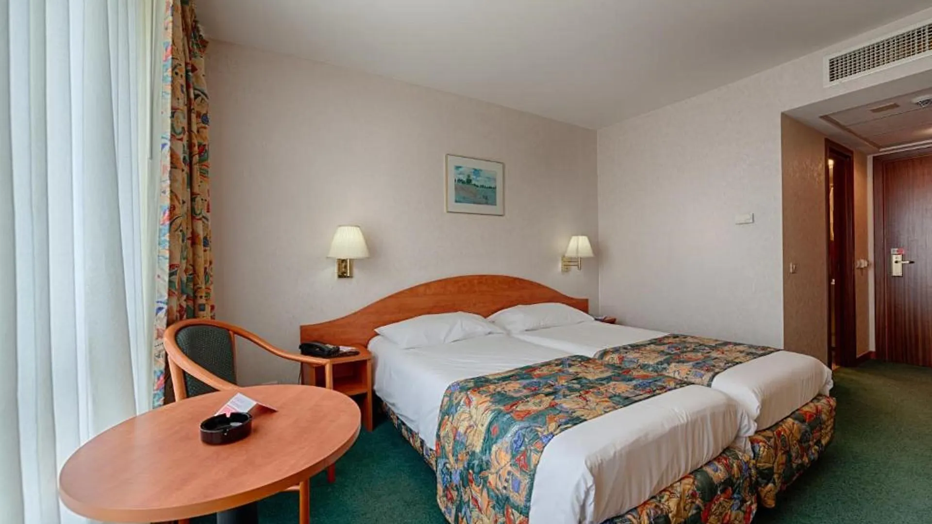 Ramada By Wyndham Bucharest Parc Hotel 4*,  Roemenië