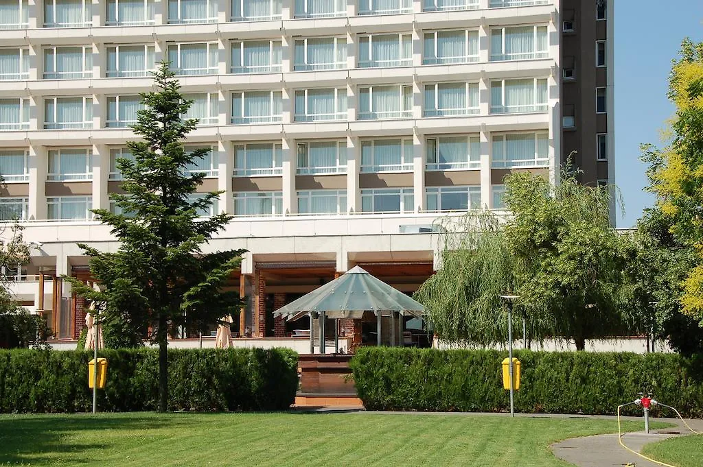 Ramada By Wyndham Bucharest Parc Hotel